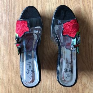 Black Red Rose Wedge